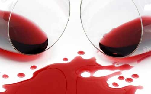 Як очистити плями від червоного вина | Alcomag