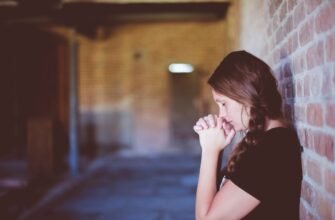 Сильна молитва покаяння: як щиро просити прощення за гріхи людьми і Богом