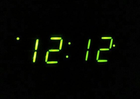 Значення та таємниці збігу цифр 12:12 на вашому годиннику