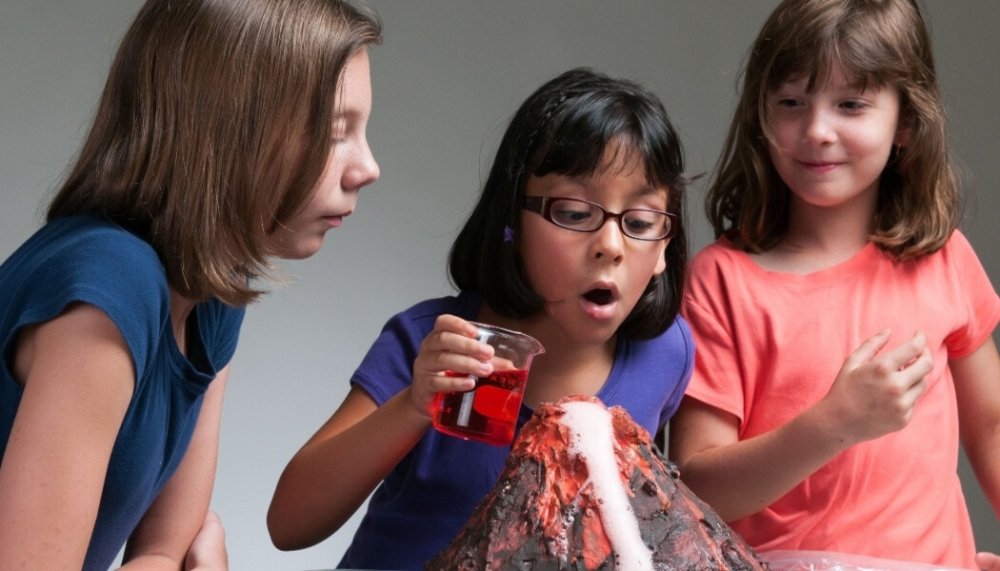 Вулкан на столі