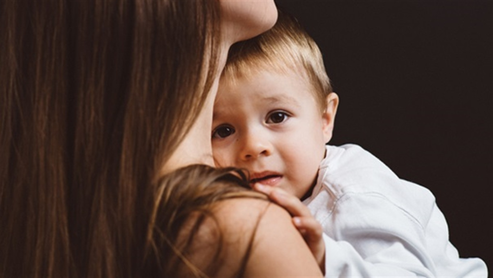 Дитина, що плаче, вночі