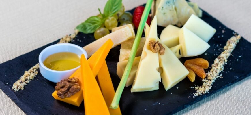 Ідеї для красивого оформлення сирної нарізки: 15 кращих способів