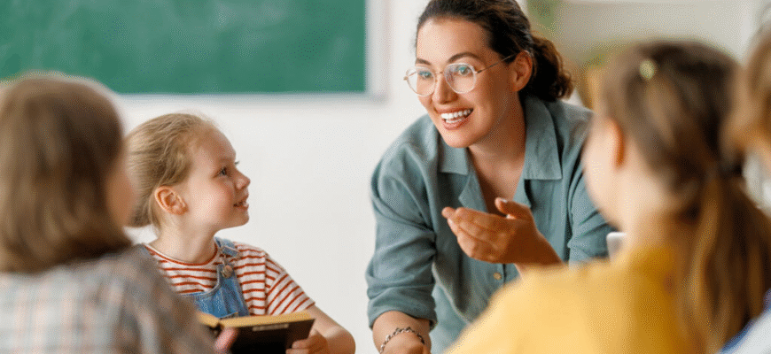 25 красивих привітань з Днем народження для улюбленої першої вчительки