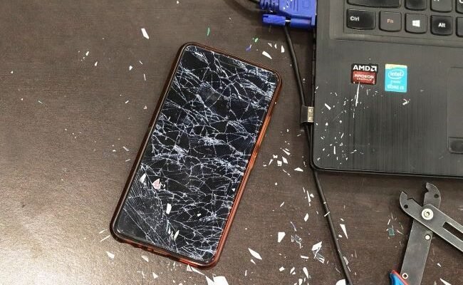 Тлумачення сну: Розбитий телефон – що означає за сонником?