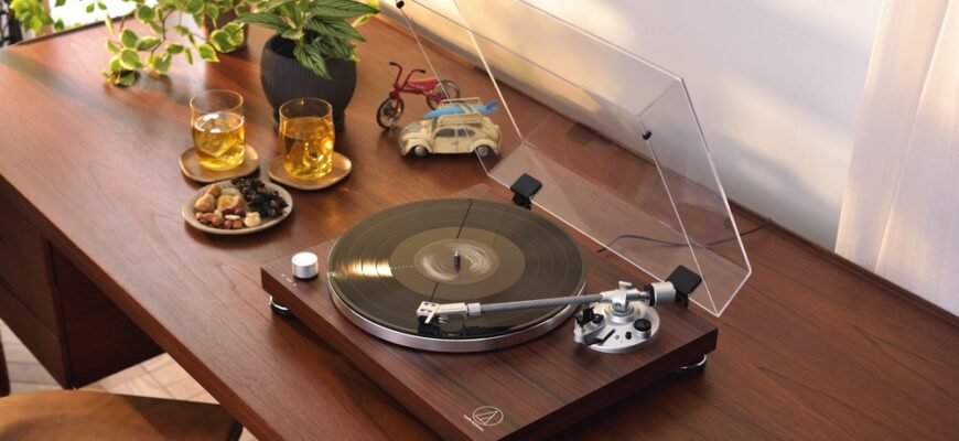 Вінілові платівки: як музика на дотик повернулася у моду і стала культовою