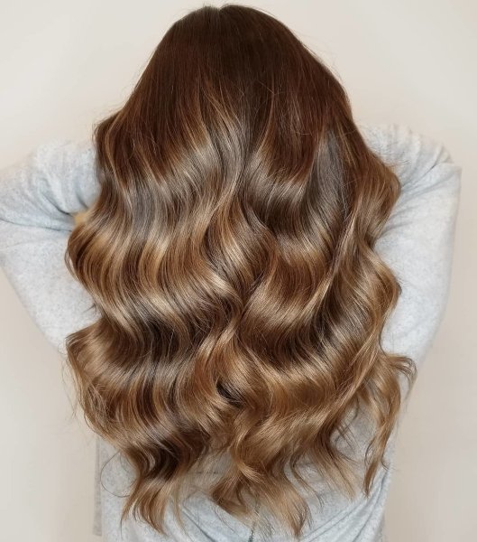 Молочний шоколадний відтінок волосся