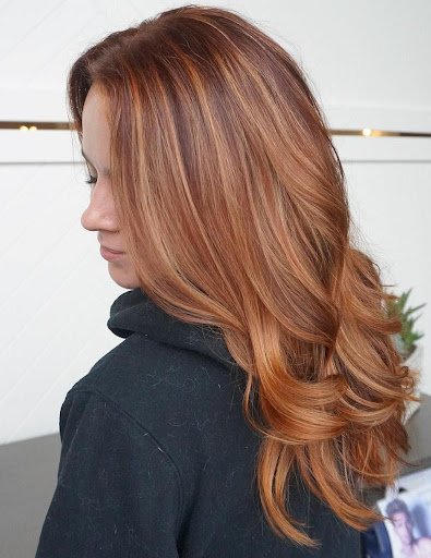 Карамельний шоколадний відтінок волосся