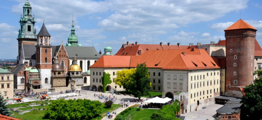 Куди поїхати на вихідні: 7 неймовірних місць поблизу Варшави Куди поїхати на вихідні: 7 неймовірних місць поблизу Варшави