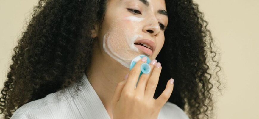 Як обрати ефективний засіб для очищення обличчя: поради та рекомендації