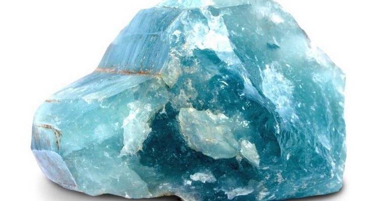 Аквамарин: магічні властивості та значення дорогоцінного каменю
