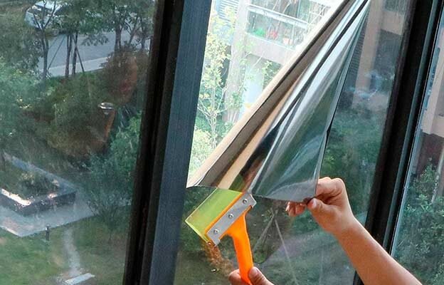 Ефективний захист від сонця: оберіть наклейки на вікна для дому