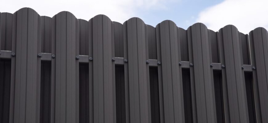 Купити металевий штахетник від виробника: якість та надійність