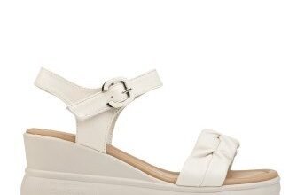 Купити жіночі босоніжки від виробника: модні новинки сезону 2023