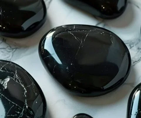 Обсидіан: Властивості, Значення та Використання в Сучасному Світі