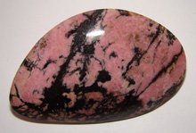 “Родоніт: відкрийте магічні властивості цього чарівного каменя”