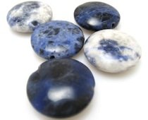 Содаліт: унікальні властивості та користь цього мінералу у повсякденні