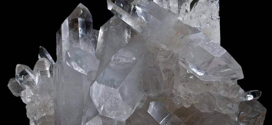 Властивості кварцу: основні характеристики та користь мінералу