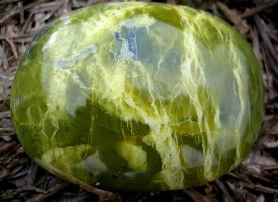 Змійовик камінь: магічні властивості та користь для здоров’я